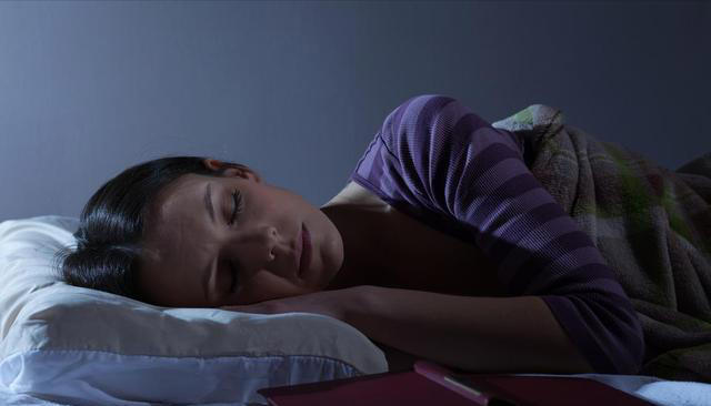 睡觉时总在凌晨3、4点醒来，提醒：或是暗示5大疾病，要引起重视